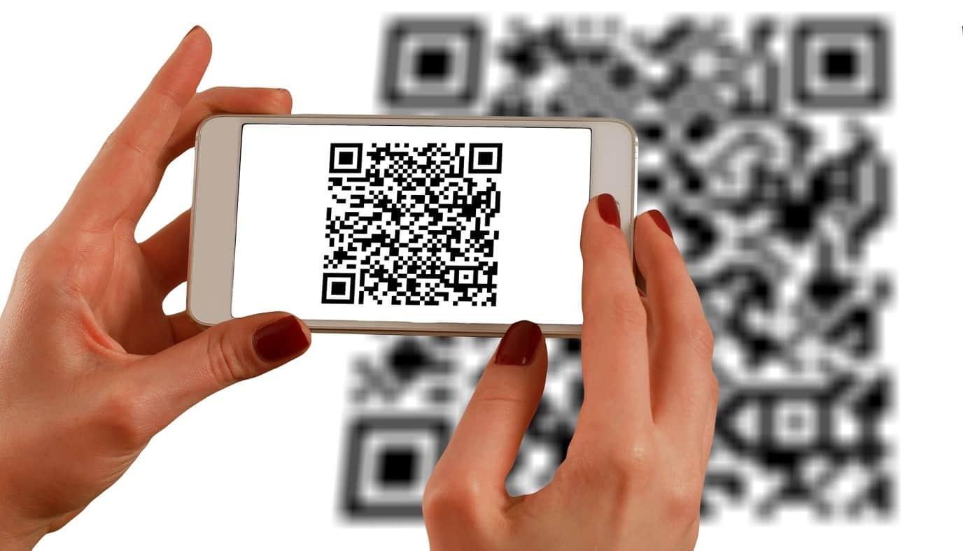 a-guide-to-qr-codes-and-how-to-scan-qr-codes-1-q7526ced513-65f9-40a7-969c-214d1af066b0.jpg
